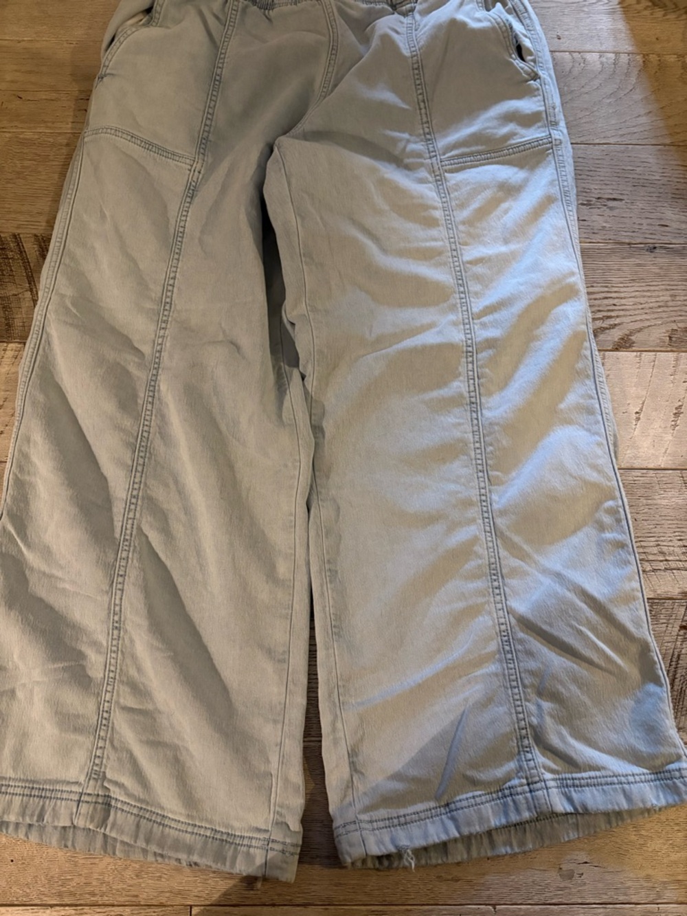 Wide cargo pants